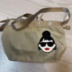 顔刺繍 ベージュ ショルダーバッグ — image 1