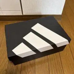 adidas アディダス　スニーカー　空箱　韓国限定 — image 1