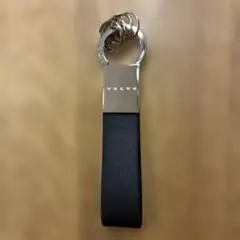 VOLVO キーホルダー レザー メタル ロゴ入り — image 1