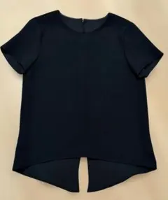 美品◎日本製◎ON.OFF着回しやすいネイビー 半袖ブラウス バックボタン 2 — image 1