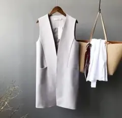 淡いグレー　シンプルベスト — image 1
