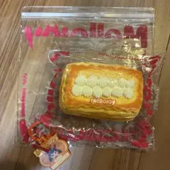 Mellojoy クリームクラウドミルフィーユ　スクイーズ キーホルダー — image 1