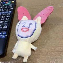 こびとづかん カクレモモジリ ぬいぐるみキーホルダー — image 1