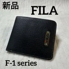 FILA（フィラ） エフワン（F-1） メタルプレート付き 二つ折りウォレット — image 1
