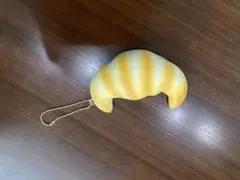 クロワッサン スクイーズ キーホルダー — image 1