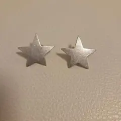 スターモチーフ イヤリング シルバーカラー — image 1