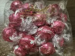 Lindt リンドール ストロベリー＆クリーム 300g — image 1