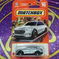 マッチボックス アウディ イートロン AUDI E-TRON 銀 シルバー — image 1