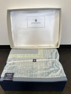 新品未使用 ジバンシー　新合織毛布　140x200 アクリル100% — image 1