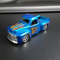 ブルー ファイヤーパターン ピックアップトラック — image 1