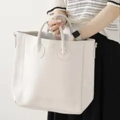 【美品】YOUNG&OLSEN エンボスドレザートート　M オフホワイト — image 1