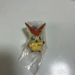 ポケモン ビクティニ キーホルダー ガチャ — image 1
