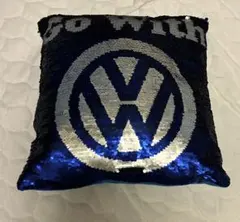 非売品】フォルクスワーゲン スパンコールクッション（ブルー） — image 1