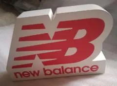 New Balance ロゴ ディスプレイ用オブジェ — image 1
