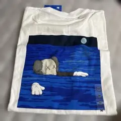 新品未開封　カウズTシャツ　ユニクロ　Mサイズ — image 1