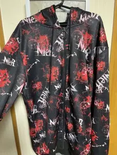 NieR CLOTHING 総柄 ジップアップパーカー ブラック レッド裏起毛 — image 1