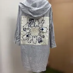 ドラッグストアーズ　新品タグ付き　フード付きロングシャツ　ロゴ刺繍 — image 1