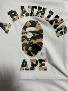 A BATHING APE カモ柄ロゴ Tシャツ ホワイト — image 1