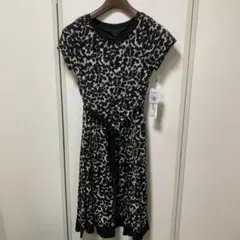 Style Ravie 黒と白の花柄ひざ丈ワンピース 半袖 — image 1