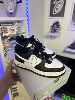 NIKE AIR FORCE 1 ブラック ホワイト スニーカー( 25.5 ) — image 1