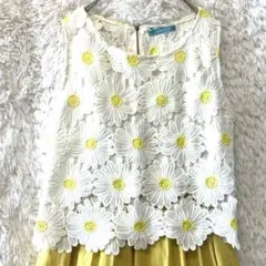 ワークカット花柄刺繍ノースリーブトップス エンブロイダリー　ホワイト×イエロー — image 1