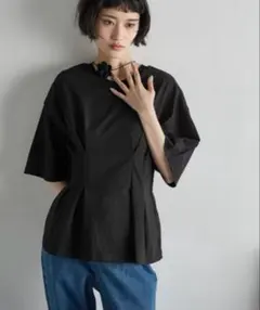 THE YOn ザヨン　ウエストタックハーフスリーブTシャツ　ブラック — image 1