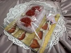 捏捏研究所　ブランド　スクイーズ　苺　ゼリー　ケーキ — image 1