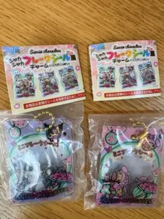 サンリオ　シャカシャカフレークシール風チャーム　ガチャガチャ　クロミ　マイメロ — image 1
