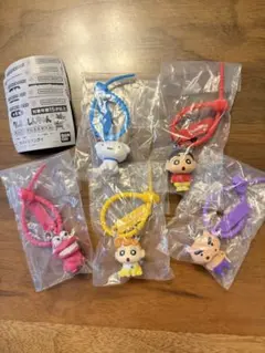 匿名配送　クレヨンしんちゃん カラフルマルチチャーム　セミコンプセット — image 1