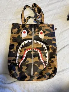 A BATHING APE シャーク トートバッグ 迷彩 — image 1