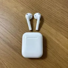 【ジャンク品】AirPods 第1世代 — image 1