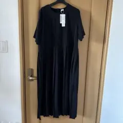 ＊新品未使用＊ 黒のプリーツロングワンピース — image 1