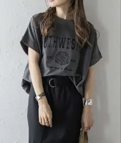 【新品】BONJOUR SAGAN カレッジ刺繍ピグメントスウェットTシャツ B — image 1