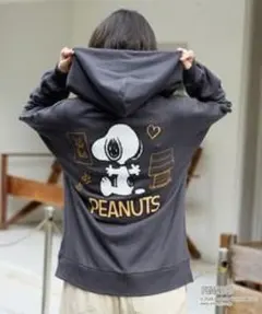 希少タグ付【PEANUTS】別注ピーナッツ刺繍ジップパーカー　グレー　スヌーピー — image 1