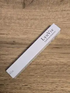 リューヴィ・薬用育毛エッセンス・4ml・眉毛美容液・医薬部外品・新品未使用 — image 1