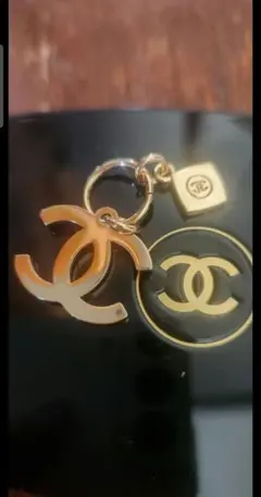 CHANEL ココマーク チャーム ゴールド — image 1