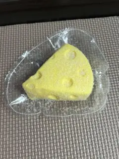 kikisquishy M 粉付きチーズ 生クリーム スクイーズ — image 1