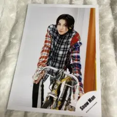 美品】Snow Man ラウール 公式写真 自転車 オフショット — image 1