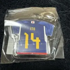 日本代表　サッカー　伊東純也　キーホルダー — image 1