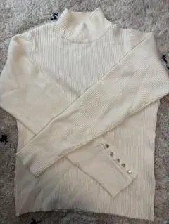 ホワイトリブ編みタートルネックセーター — image 1