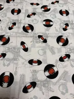 レコードと楽器の綿プリント生地　レコード、ドラム、サックス — image 1