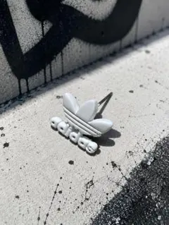 トレフォイル　ピアス　片耳のみ — image 1