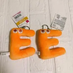 DAISO アルファベット マスコット　キーホルダー E オレンジ 2個セット — image 1