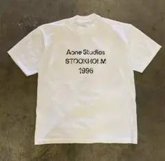 Acne Studios STOCKHOLM1996 似スプレー加工ロゴTシャツ — image 1