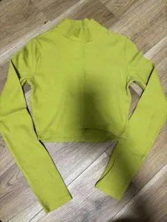 Bershka トップス　クロップド丈 — image 1
