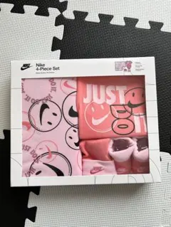 NIKE 4-Piece Set ベビー服 0-6ヶ月 ピンク — image 1