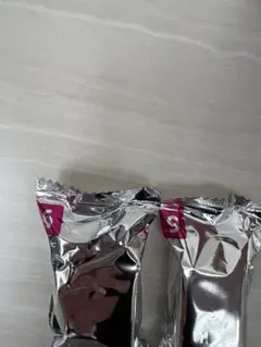 ちいかわチョコボックスパッケージチャーム　らっこ、あのこ — image 1