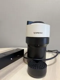 Nespresso エスプレッソマシン ホワイト/ブラック — image 1