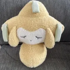 【ポケモンセンター限定】蓄光ぬいぐるみ ジラーチ星つなぎ 等身大おねむりジラーチ — image 1