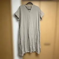 アースミュージック＆エコロジー　ワンピース ベージュ Vネック 半袖 Aライン — image 1